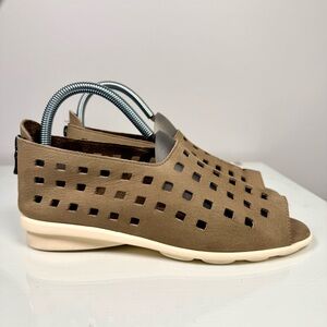 Arche Drick Slip On Flats Women’s 8 Taupe Beige Leather Perforated Open Toe Zip